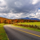 A fall scene along the Blue Ridge Parkway in North Carolina. Shutterstock/TheBigMK Image