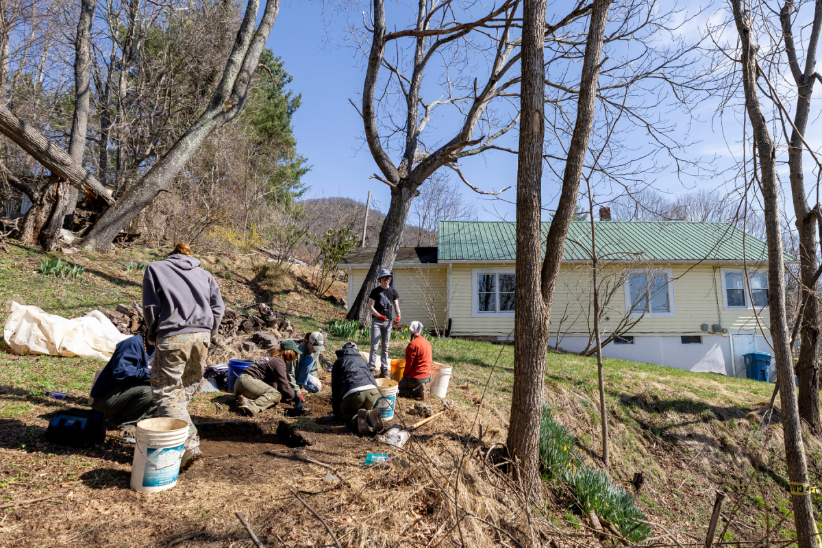 App State students in the archaeology field course work on a site in the Junaluska neighborhood. Photo by Kyla Willoughby