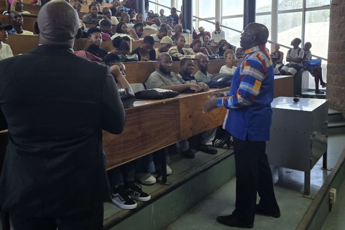 Dr. Jesse Lutabingwa delivers a guest lecture at UNIZULU. Photo submitted